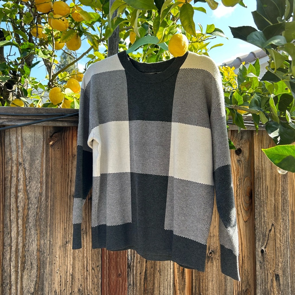 Tahari gingham knit sweater, size L
